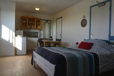 Cuisine ou kitchenette dans l'établissement Gîte 3 places- Le Tombelaine la Tanière Le mont saint michel