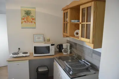 Cuisine ou kitchenette dans l'établissement Gîte 3 places- Le Tombelaine la Tanière Le mont saint michel