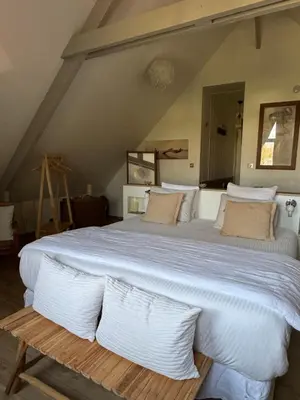 Un ou plusieurs lits dans un hébergement de l'établissement L'Orée du Mont proche du mont saint Michel