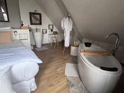 Un ou plusieurs lits dans un hébergement de l'établissement L'Orée du Mont proche du mont saint Michel