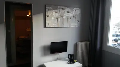 Télévision ou salle de divertissement dans l'établissement Hotel De l'Univers