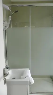 Salle de bains dans l'établissement Hotel De l'Univers