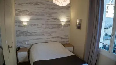 Un ou plusieurs lits dans un hébergement de l'établissement Hotel De l'Univers