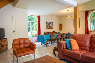 Coin salon dans l'établissement Domaine De La Tour