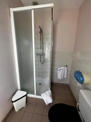Salle de bains dans l'établissement Contact Hotel Les Montois