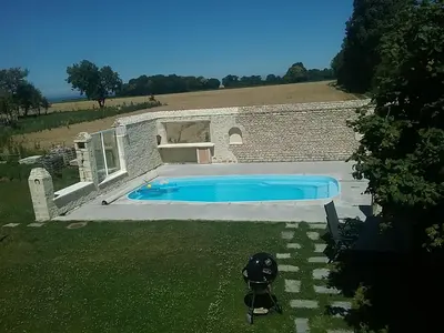 Piscine de l'établissement Cottage B2 Bazenville ou située à proximité