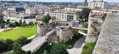 Vue générale sur Caen ou vue de la ville depuis l'appartement