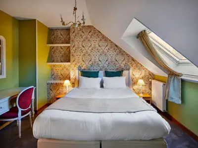 Un ou plusieurs lits dans un hébergement de l'établissement Logis Hotel Les Fuchsias
