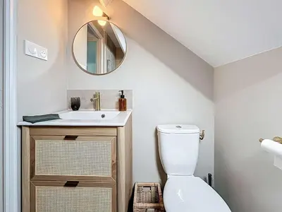 Salle de bains dans l'établissement Maison de charme à 150m de la plage avec jardin, 6-8 pers, Kairon Plage - FR-1-361-56