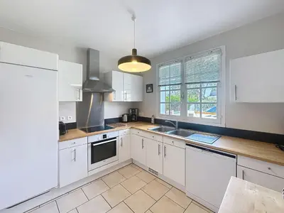 Cuisine ou kitchenette dans l'établissement Maison de charme à 150m de la plage avec jardin, 6-8 pers, Kairon Plage - FR-1-361-56