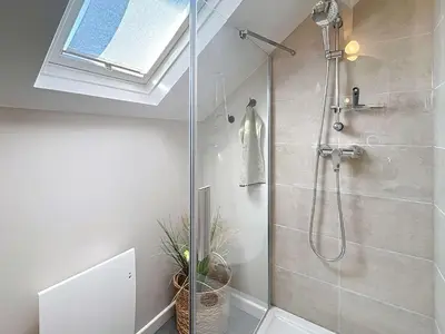 Salle de bains dans l'établissement Maison de charme à 150m de la plage avec jardin, 6-8 pers, Kairon Plage - FR-1-361-56
