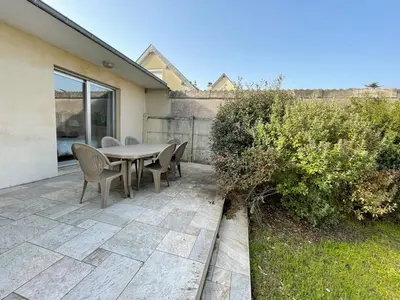 Jardin de l'établissement Villa bord de mer avec jardin et Wifi gratuit - FR-1-361-76