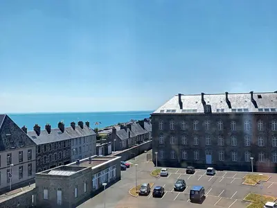 Vue générale sur la mer ou vue sur la mer prise depuis l'appartement