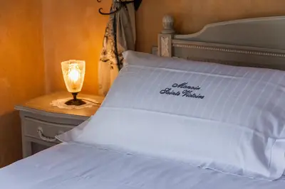 Un ou plusieurs lits dans un hébergement de l'établissement Manoir Sainte Victoire