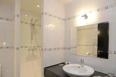 Salle de bains dans l'établissement Demeures & Châteaux, La Ferme des Mares