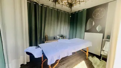Spa ou équipements de bien-être de l'établissement La Metairie du Vauhariot - Chambres de Charme Vue Mer - Piscine Intérieure Chauffée