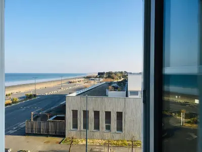 Vue générale sur la mer ou vue sur la mer prise depuis l'appartement