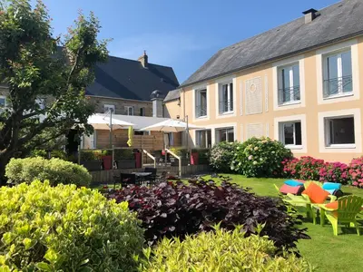 Jardin de l'établissement Logis Hôtel Restaurant Le Gue Du Holme