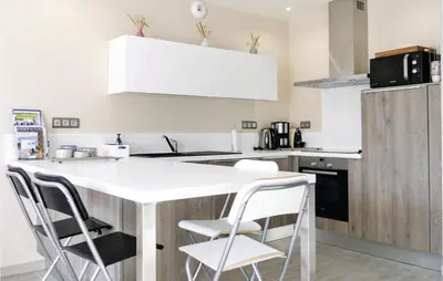 Cuisine ou kitchenette dans l'établissement Nice Home In Saint Germain Sur Ay