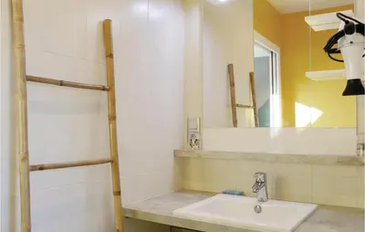 Salle de bains dans l'établissement Nice Home In Saint Germain Sur Ay