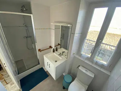 Salle de bains dans l'établissement FamilyGites