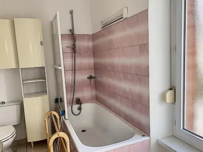 Salle de bains dans l'établissement Studio à deux pas de la plage, proche commerces avec Wifi et équipements complets - FR-1-361-40
