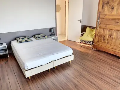 Un ou plusieurs lits dans un hébergement de l'établissement Villa avec jardin et accès direct plage, terrasse, 5 chambres, 2 salles d'eau, wifi, parking - FR-1-361-132