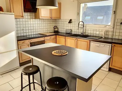 Cuisine ou kitchenette dans l'établissement Villa avec jardin et accès direct plage, terrasse, 5 chambres, 2 salles d'eau, wifi, parking - FR-1-361-132