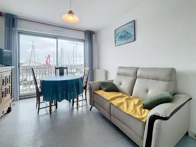 Coin salon dans l'établissement Appartement avec balcon au port de plaisance de Granville - FR-1-361-119