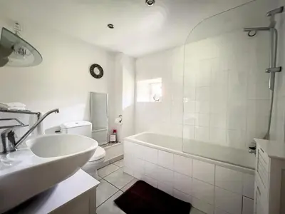 Salle de bains dans l'établissement Gite rural centre Manche, calme, jardin, parking, 17km des plages