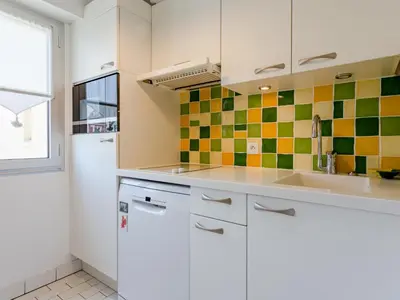 Cuisine ou kitchenette dans l'établissement Apartment Les Terrasses du Casino-2 by Interhome