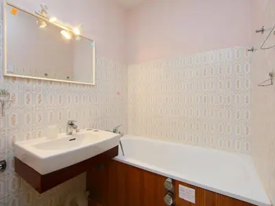 Salle de bains dans l'établissement Apartment Jardins du Casino-2 by Interhome