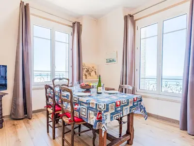 Télévision ou salle de divertissement dans l'établissement Apartment Le Caneton-4 by Interhome