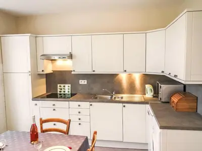Cuisine ou kitchenette dans l'établissement Holiday Home Bel Air by Interhome