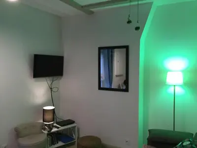 Télévision ou salle de divertissement dans l'établissement Maison proche du port