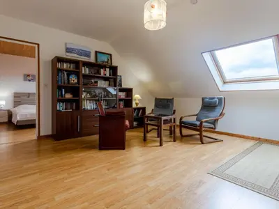 Bibliothèque dans la maison de vacances