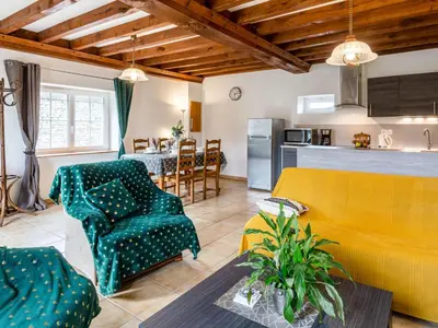Cuisine ou kitchenette dans l'établissement Holiday Home Le Clos Renard by Interhome