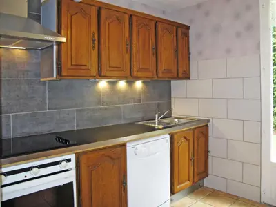 Cuisine ou kitchenette dans l'établissement Holiday Home Entre mer et campagne 3 by Interhome
