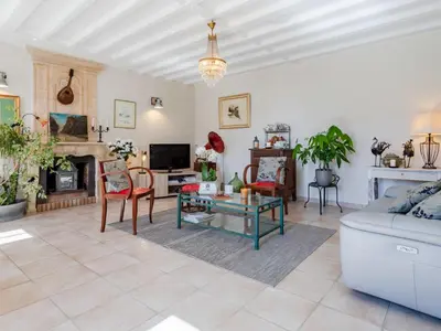 Télévision ou salle de divertissement dans l'établissement Holiday Home La Batterie by Interhome