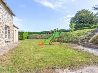 Aire de jeux pour enfants de l'établissement Holiday Home Le Plongeon by Interhome