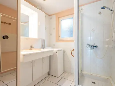 Salle de bains dans l'établissement Holiday Home Côte des îles by Interhome