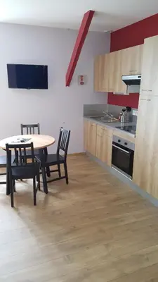 Cuisine ou kitchenette dans l'établissement Appart Hotel de la Souleuvre