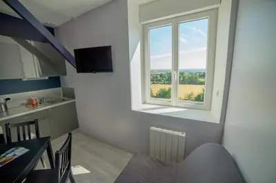 Cuisine ou kitchenette dans l'établissement Appart Hotel de la Souleuvre