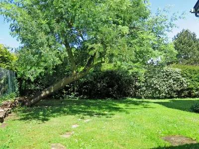 Jardin de l'établissement Chalet Le Chalet by Interhome