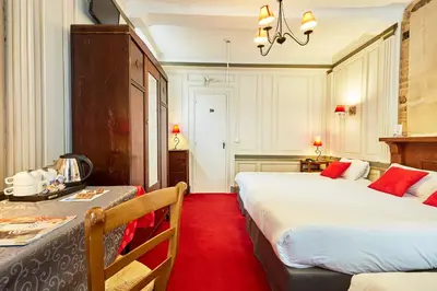 Un ou plusieurs lits dans un hébergement de l'établissement Hotel Saint Etienne