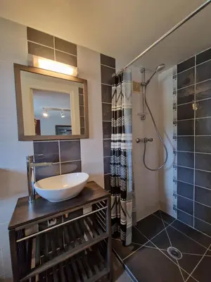 Salle de bains dans l'établissement gites de l'archange