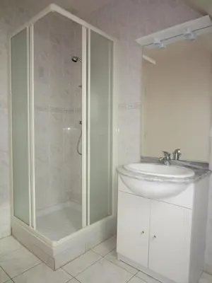 Salle de bains dans l'établissement Maison avec jardin à 80 m de la plage de Barneville-Carteret