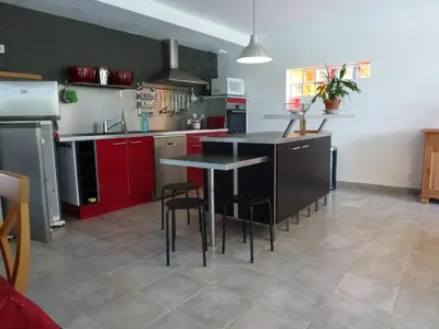 Cuisine ou kitchenette dans l'établissement La maison verte