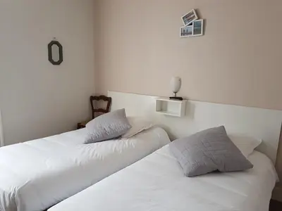 Un ou plusieurs lits dans un hébergement de l'établissement Hotel de Normandie