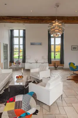 Coin salon dans l'établissement Château du Bois-Guy Golf